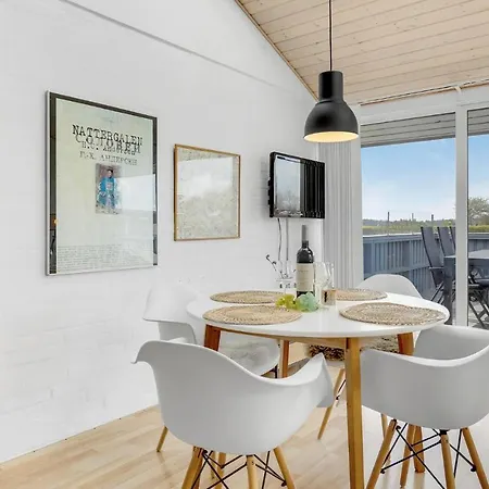 Pet Friendly In With Kitchen דירה *